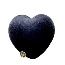 Queen of Hearts Brooch Black